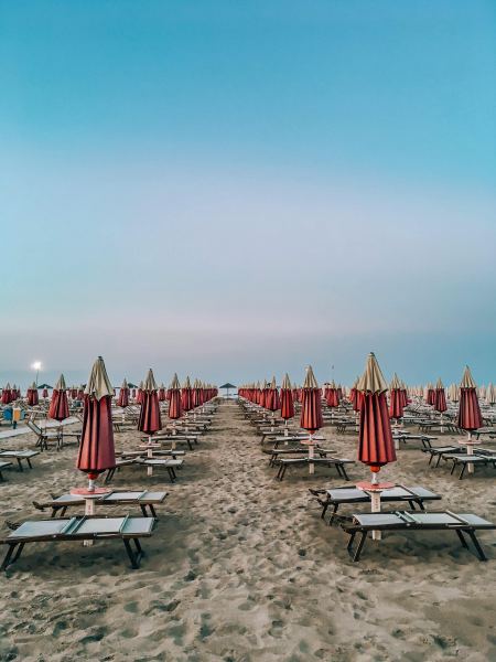 На море в Римини 2026: пълн...